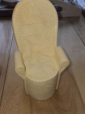 1/5$ 4/15$ 6/20$ Barbie Vintage Cream Resin Accent Chair Trinket Dish